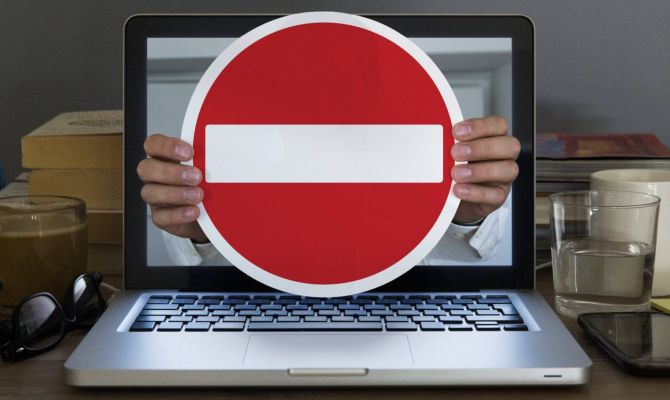 "Кина не будет": Роскомнадзор заблокировал "зеркала" онлайн-кинотеатров