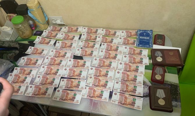 Тульская полиция поощрит 9-летнего мальчика, который нашел сумку с деньгами и медалями