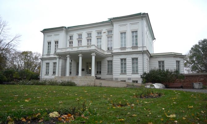 От балов до экспозиций: история усадьбы графа Бобринского в Богородицке