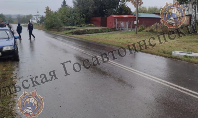 В Богородицком районе 13-летняя девочка ехала на багажнике машины и упала на дорогу