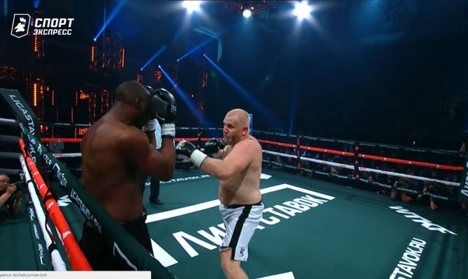 Гвардии майор ВДВ, боец ММА из Тулы победил на ринге британского боксера