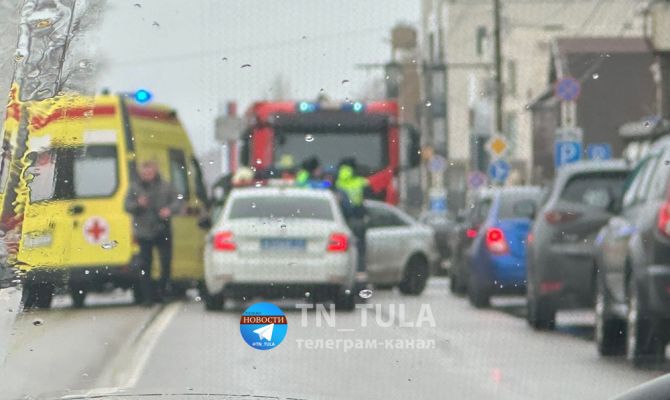 На улице Болдина в Туле произошло массовое ДТП с пострадавшими