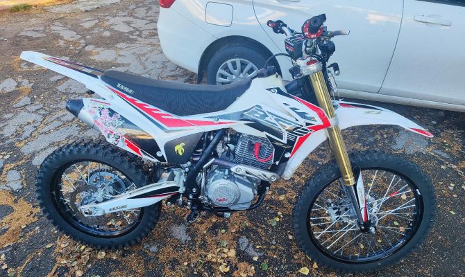 В Киреевском районе пьяный мотоциклист без прав врезался в ограждение и попал в больницу