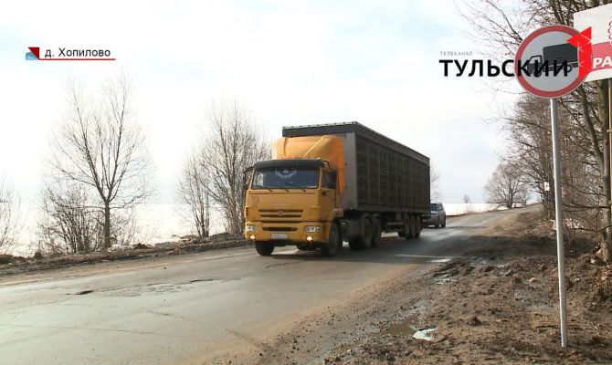 Жители деревни Хопилово пожаловались Губернатору на «вереницу» большегрузов