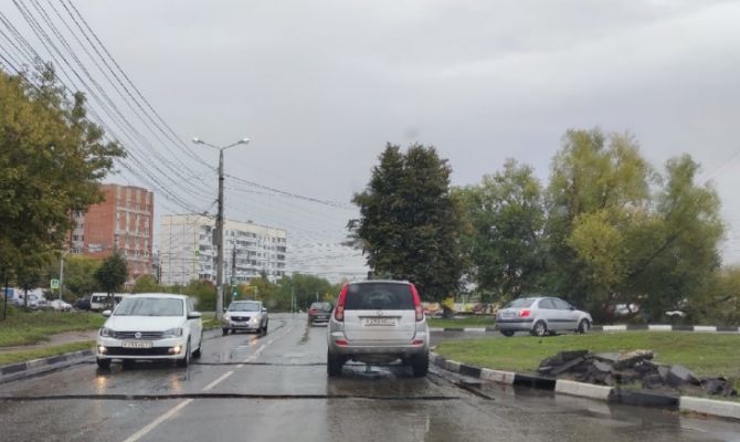 Борозды на ул. Генерала Маргелова в Туле появились из-за строительства перехода