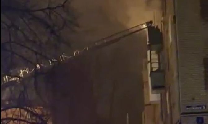 В Новомосковске из горящей многоэтажки эвакуировали 5 человек