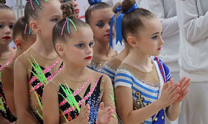 400 художественных гимнасток со всей России приехали на соревнования в Тулу
