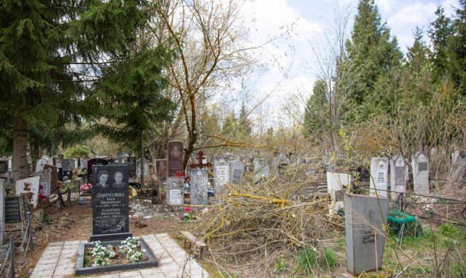 Туляки возмущены состоянием городских кладбищ: кто несет ответственности за чистоту на их территории