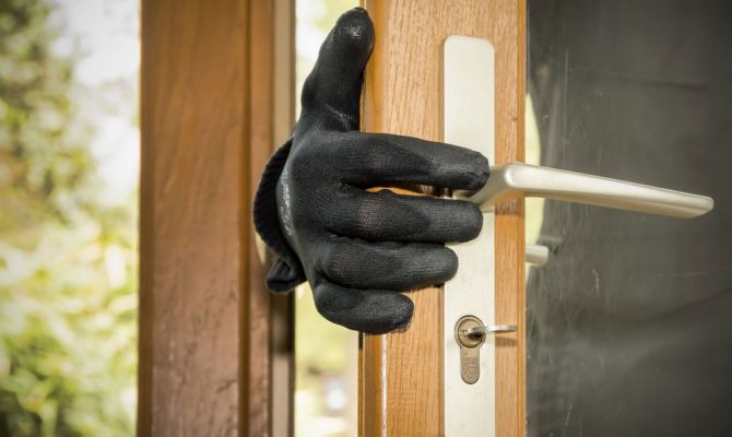 Ранее судимый житель поселка Куркино ограбил дом 