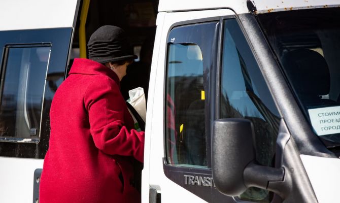 Жители села под Щекино каждый день проходят 3 км до ближайшей остановки