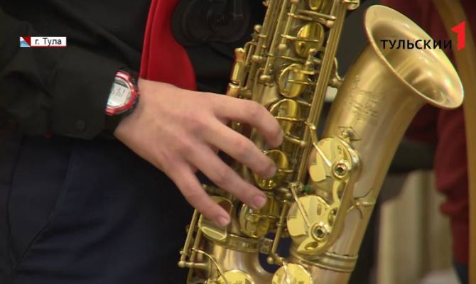 Народные артисты России на тульской сцене пели песни, читали стихи о войне . РЕПОРТАЖ