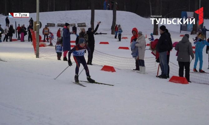 Спортивный азарт и завораживающий пейзаж: в Туле прошла ночная лыжная гонка "Веденино"