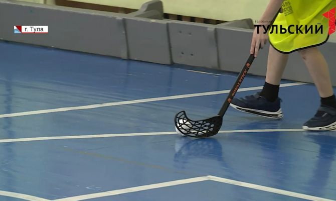 Тульские школьники получили комплекты для игры во флорбол