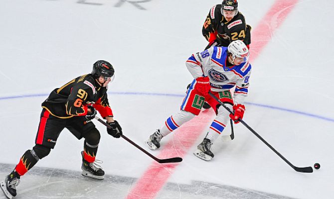 Губернатор Алексей Дюмин поздравил АКМ с победой над «Омскими Крыльями»