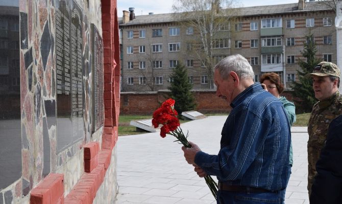 Поисковики из Тулы помогли жителю Севастополя найти могилу отца-фронтовика