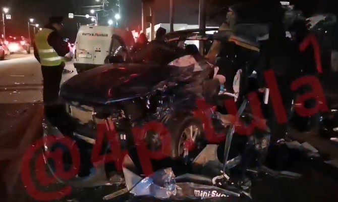 В Туле водитель иномарки скончался после столкновения с грузовиком