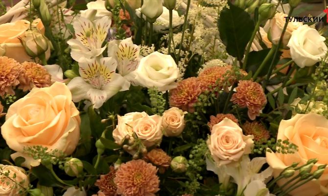 Тулячка расплатилась за цветы фальшивой купюрой и попала в полицию