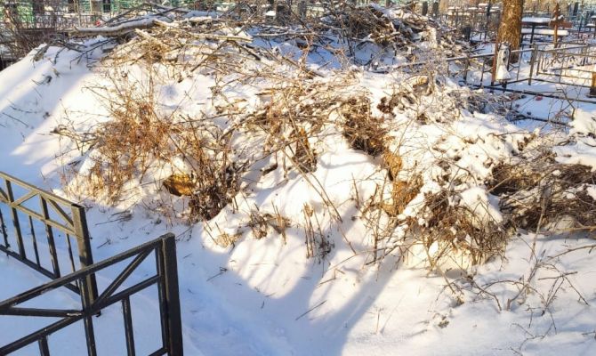 Администрацию Белевского района через суд обязали убрать свалку на городском кладбище