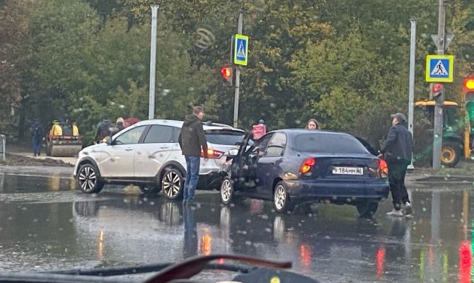 На улице Рязанской в Туле ДТП застопорило движение