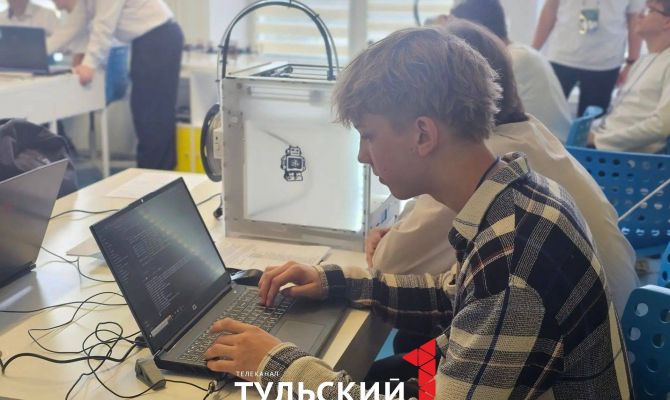 Юные туляки создали программу распознавания лиц для турнира по робототехнике