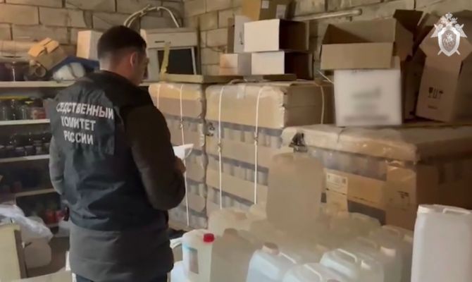 В Туле накрыли незаконное производство алкоголя: обвиняемых отправили под домашний арест