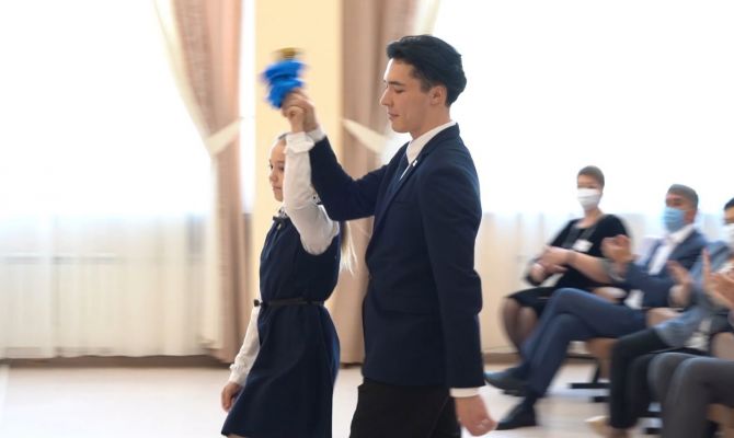 Слезы радости и благодарности: в школах Тульской области прозвенели Последние звонки