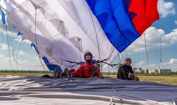 Тулячки заняли третье место на Чемпионате Вооруженных сил РФ по парашютному спорту