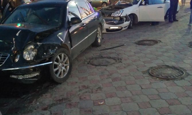 В тульском Заречье столкнулись «Ниссан» и «Киа»: пострадали четыре человека