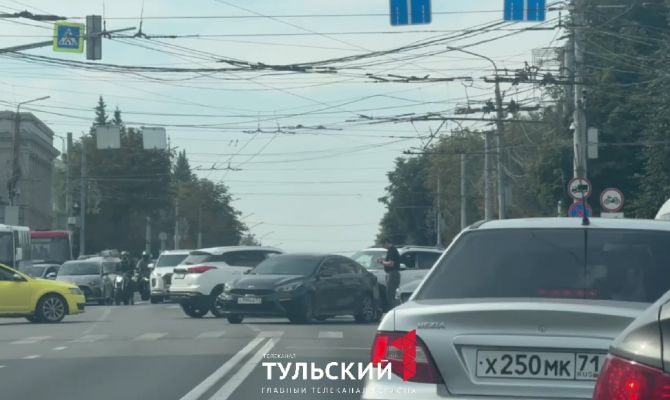 Из-за аварии на проспекте Ленина в Туле собирается пробка