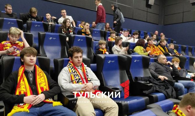 В Туле фанаты "Арсенала" устроили просмотр матча прямо в кинотеатре