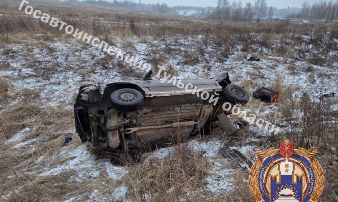 В городе Щекино перевернулась "Девятка": есть пострадавшие