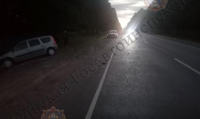 В Чернском районе водитель уснул за рулем и врезался в припаркованный автомобиль