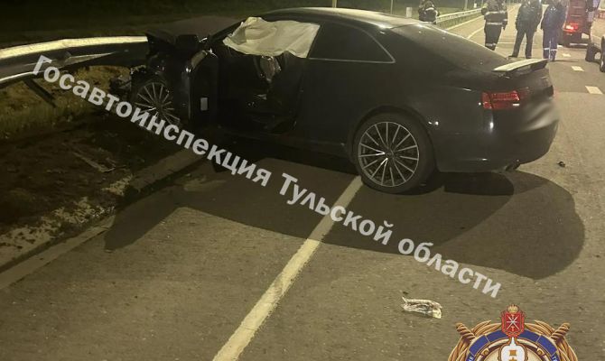 В Чернском районе Audi после столкновения с Kia въехала в препятствие