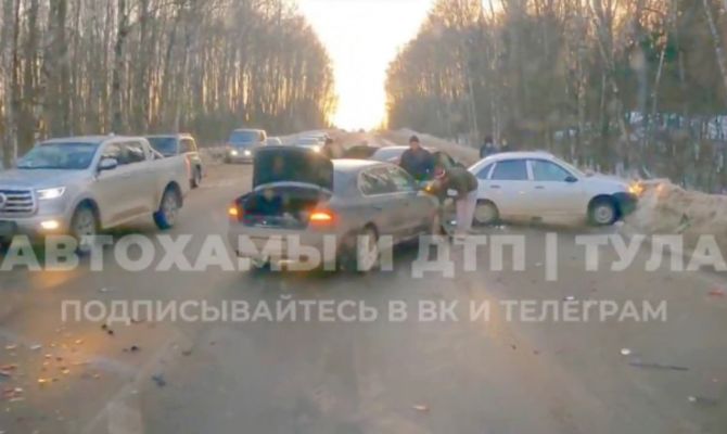 В массовом ДТП под Тулой пострадала 11-летняя девочка