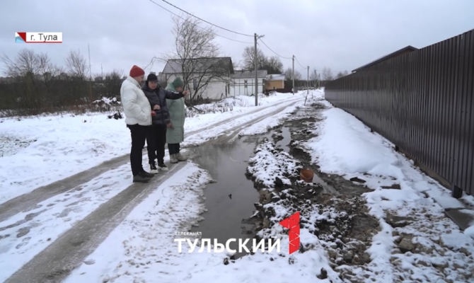 Жители деревни под Тулой превратили дорогу в болото