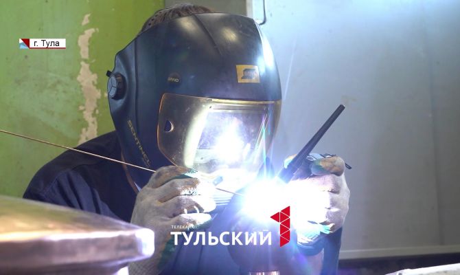 Мастера делают из медного бака со свалки самый большой в Туле чайник