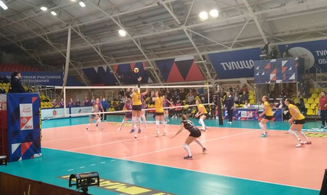 Волейбольная "Тулица" уступила лидеру Суперлиги со счетом 2:3