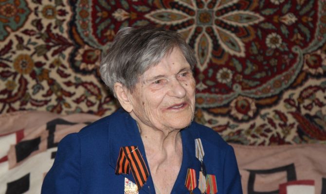 Дмитрий Миляев поздравил со 102-летием ветерана Великой отечественной войны из Тулы