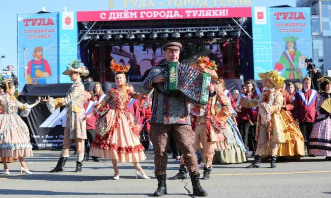Туляки ярко отметили день рождения любимого города: фоторепортаж