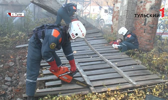 Удар с воздуха: спасатели отработали ликвидацию ЧП на одном из оборонных предприятий Тулы