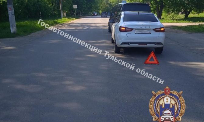 В Богородицке водитель сбил 70-летнюю пенсионерку и врезался в легковушку