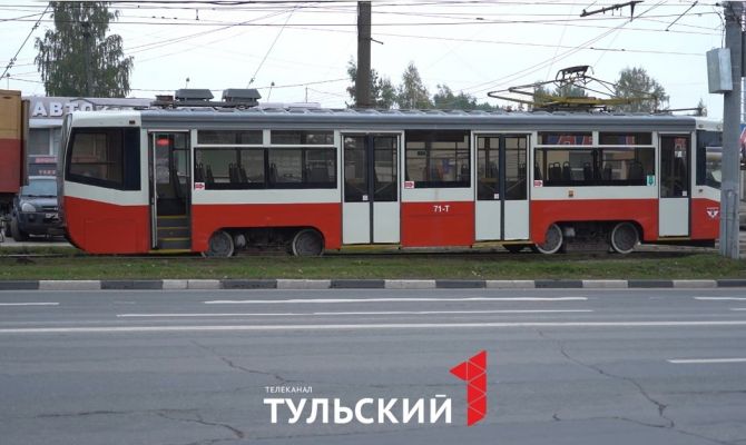 Появилось видео сошедшего с рельсов трамвая в тульском Басово