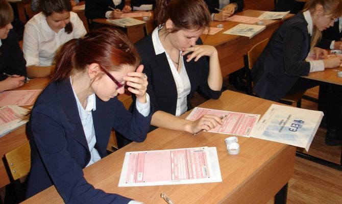Сегодня выпускники сдают ЕГЭ по биологии и иностранным языкам