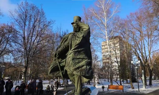 В Новомосковске открыли обновленный Пушкинский сквер и памятник поэту