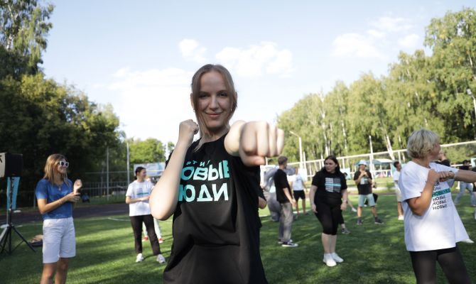 «Бить надо первой»: партия «Новые люди» провела тренировку по женской самообороне в Туле