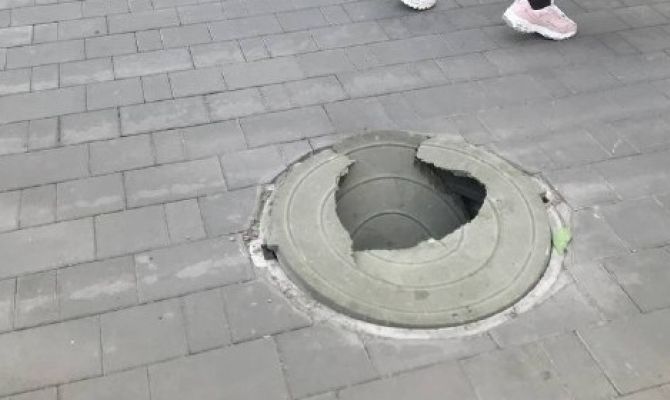В Туле на проспекте Ленина продырявился канализационный люк