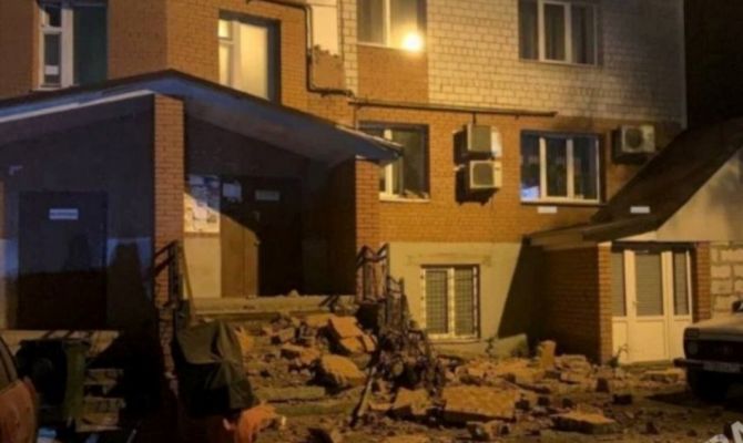 В многоэтажке по улице Литейной в Туле обрушилась часть фасада