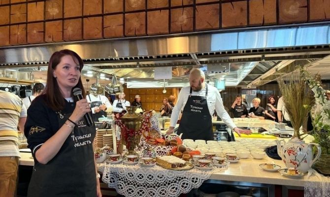 Москвичи попробовали анковский пирог на Тульском чаепитии