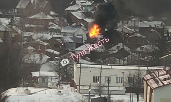 В Пролетарском округе Тулы загорелся дом