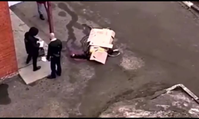 На улице в Новомосковске нашли труп мужчины в луже крови